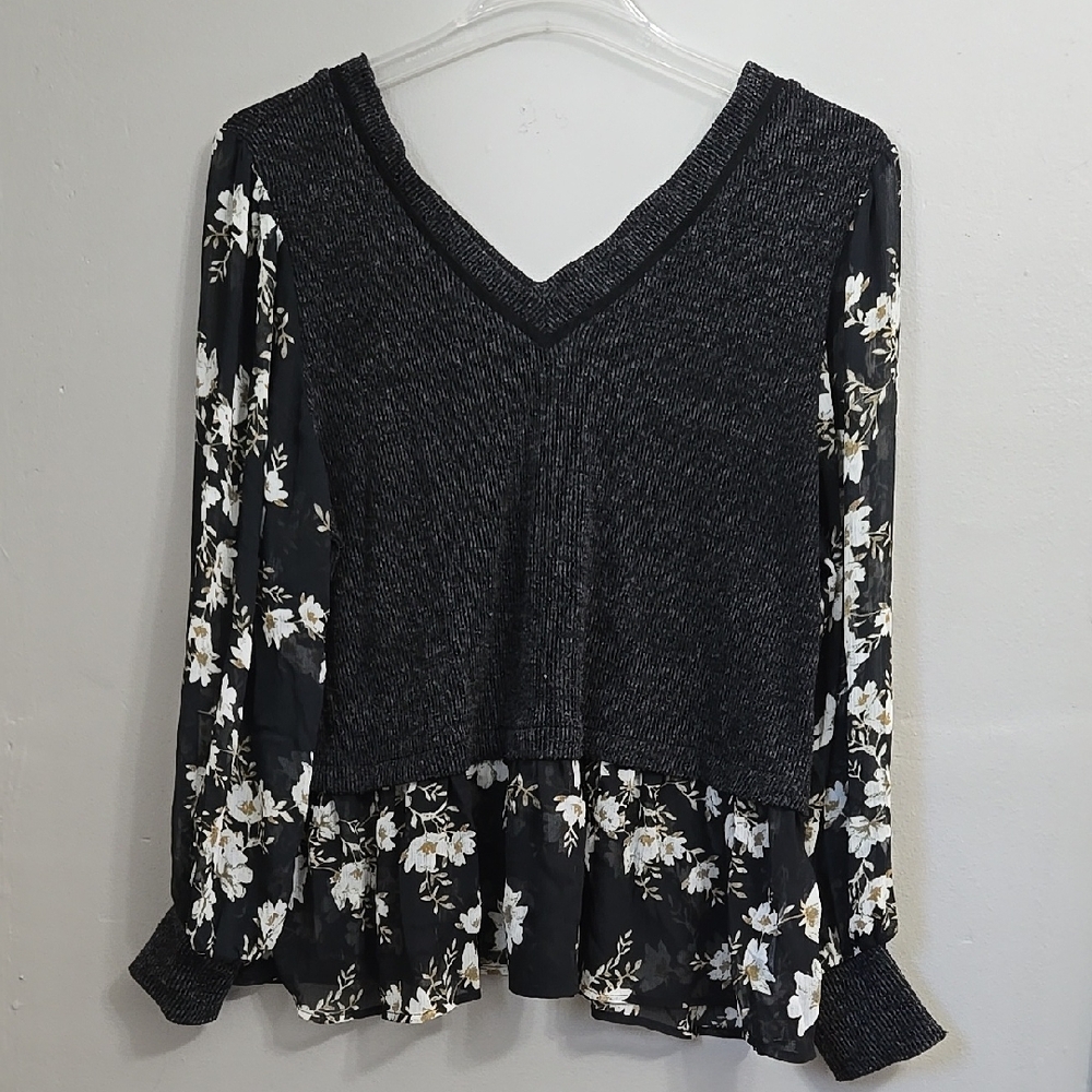 Floral Black and White Women's Top Maueices